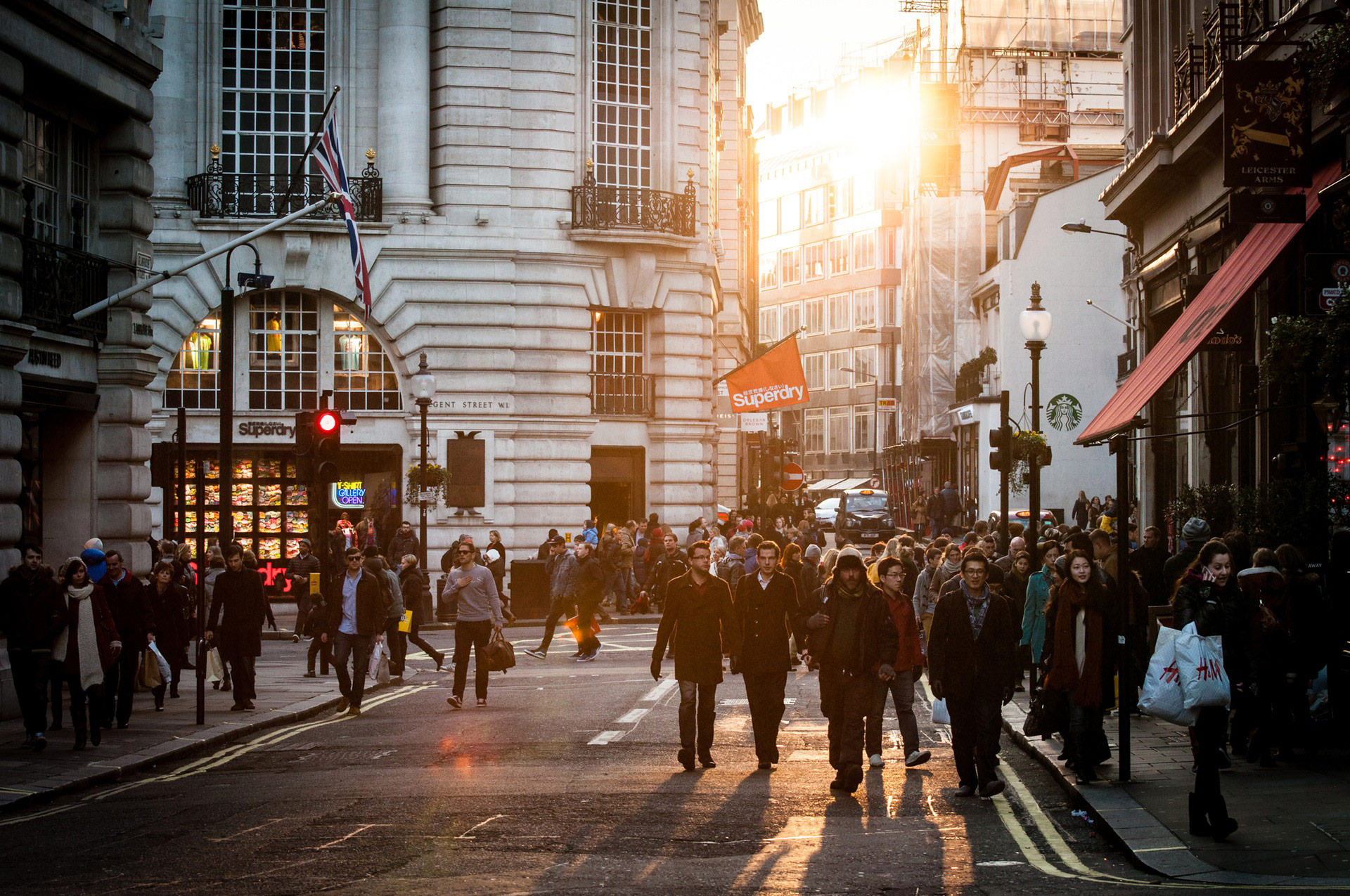 city-sunny-people-street